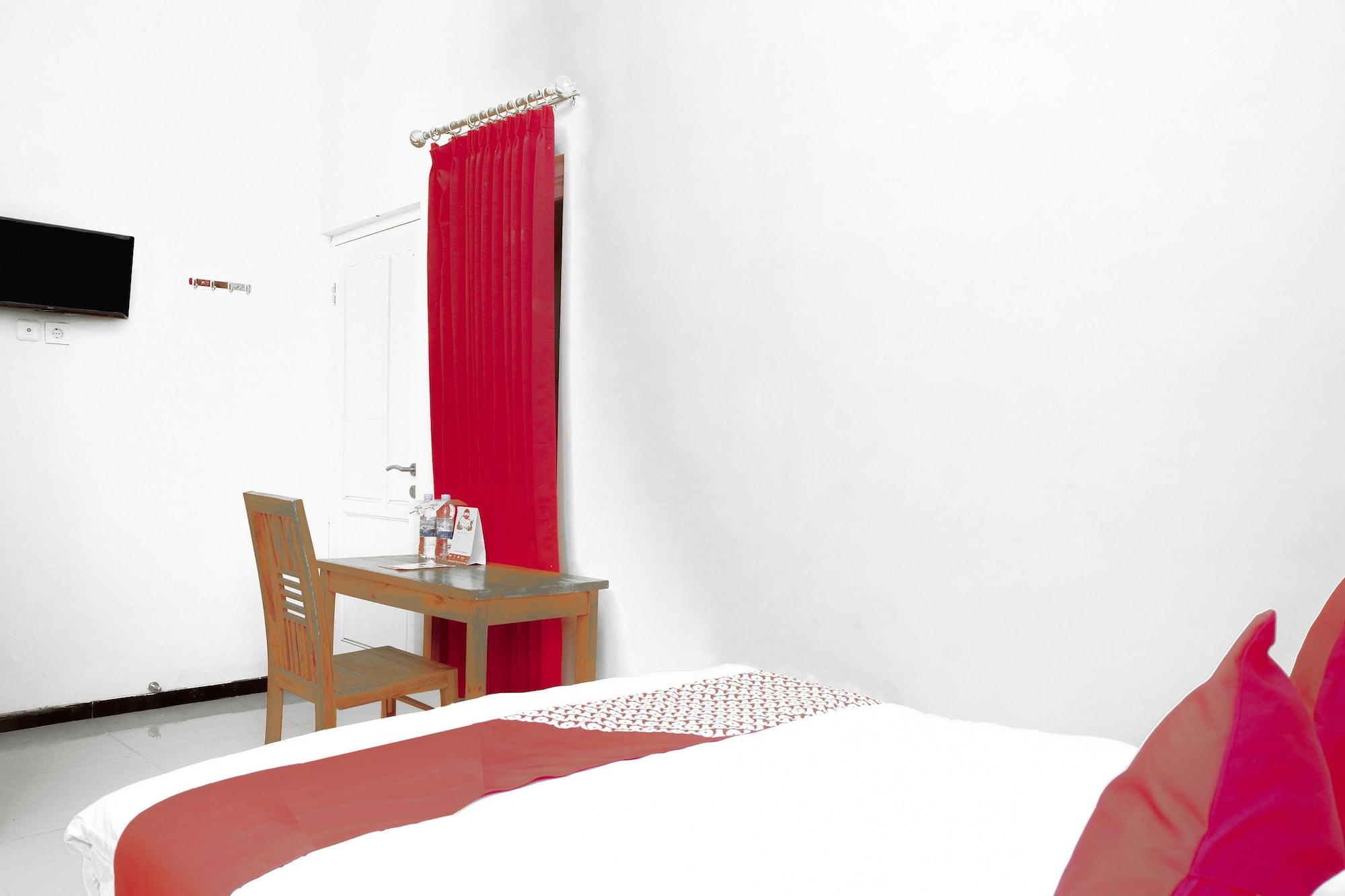 Oyo 314 Emas 23 Guest House Syariah Malang Buitenkant foto
