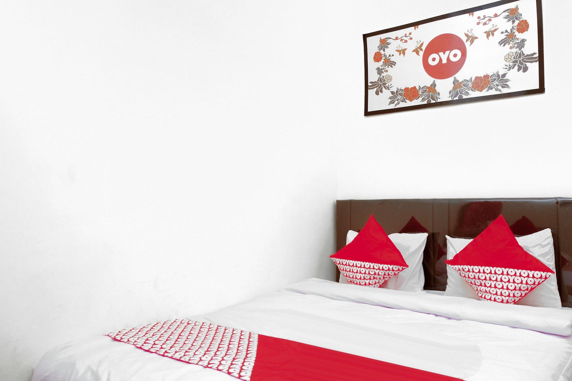 Oyo 314 Emas 23 Guest House Syariah Malang Buitenkant foto