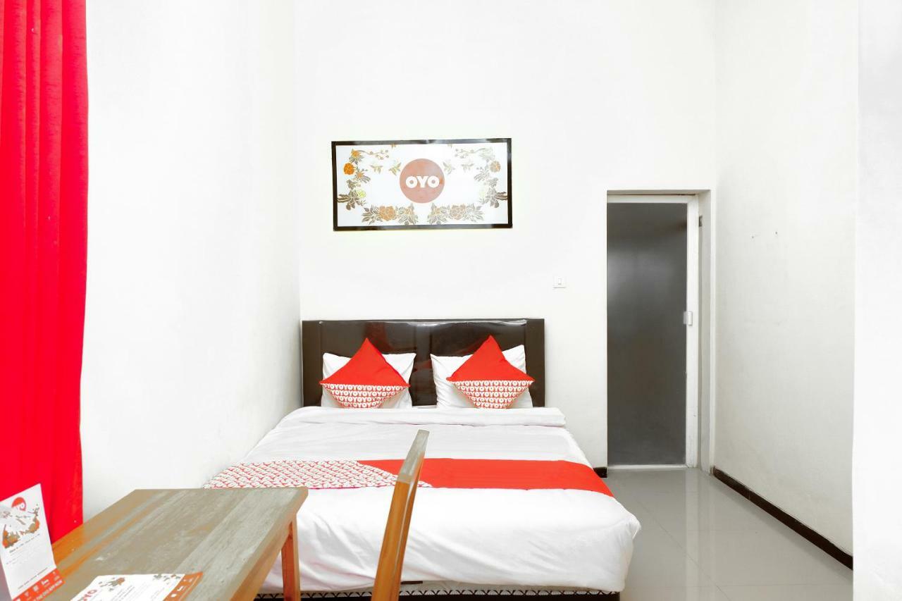 Oyo 314 Emas 23 Guest House Syariah Malang Buitenkant foto