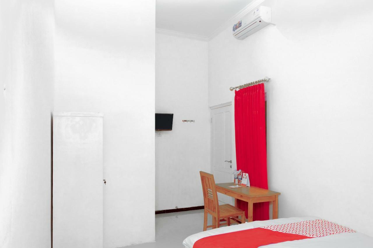 Oyo 314 Emas 23 Guest House Syariah Malang Buitenkant foto