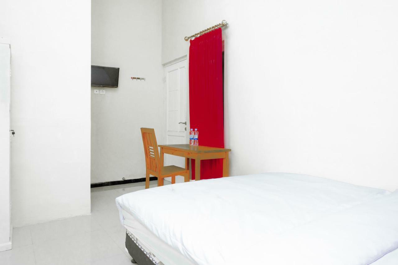 Oyo 314 Emas 23 Guest House Syariah Malang Buitenkant foto