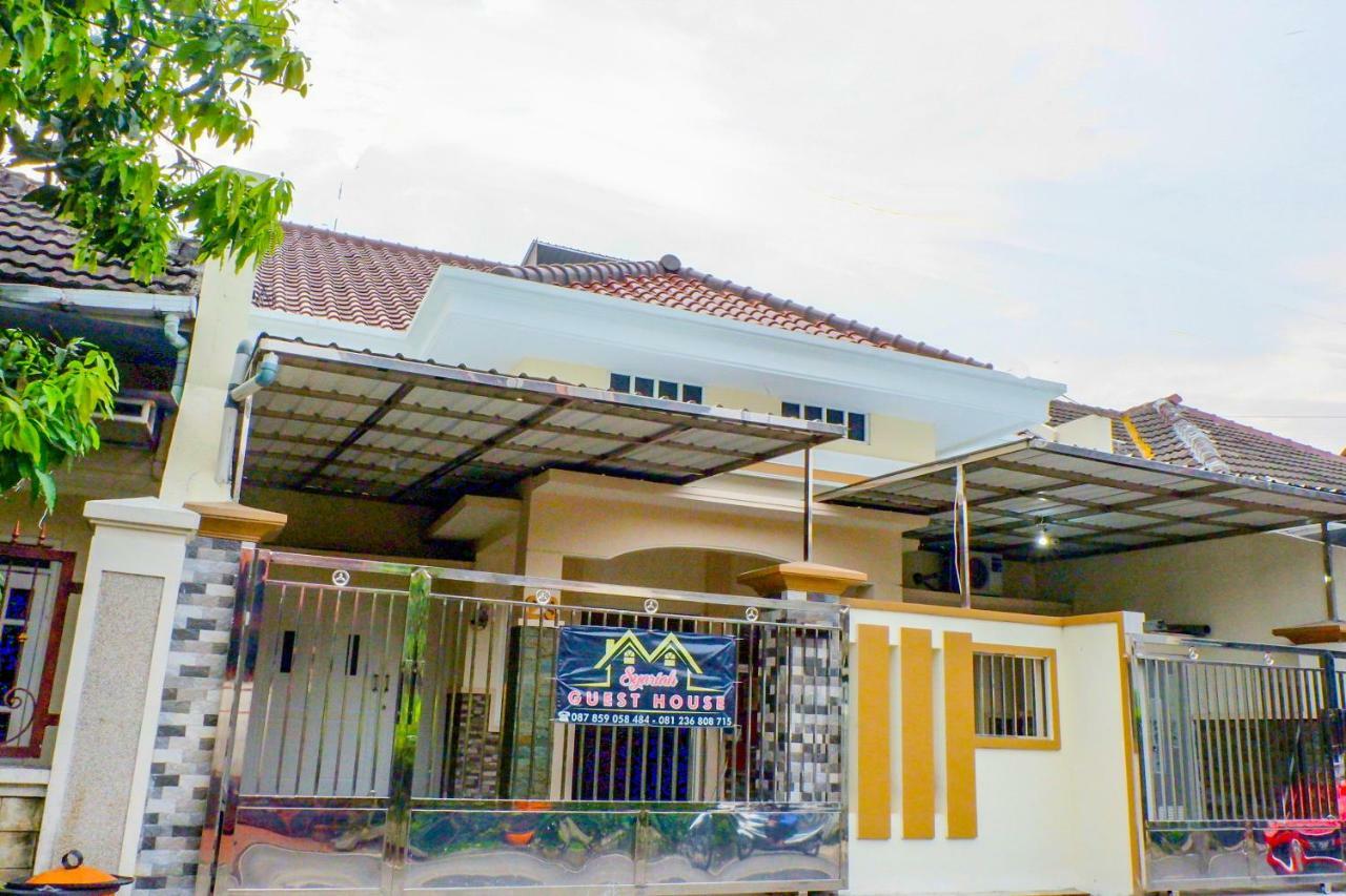 Oyo 314 Emas 23 Guest House Syariah Malang Buitenkant foto
