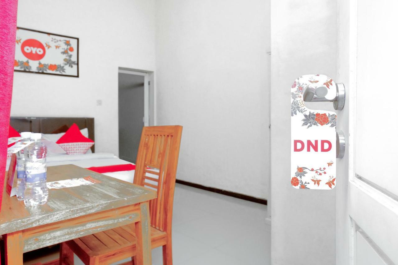 Oyo 314 Emas 23 Guest House Syariah Malang Buitenkant foto