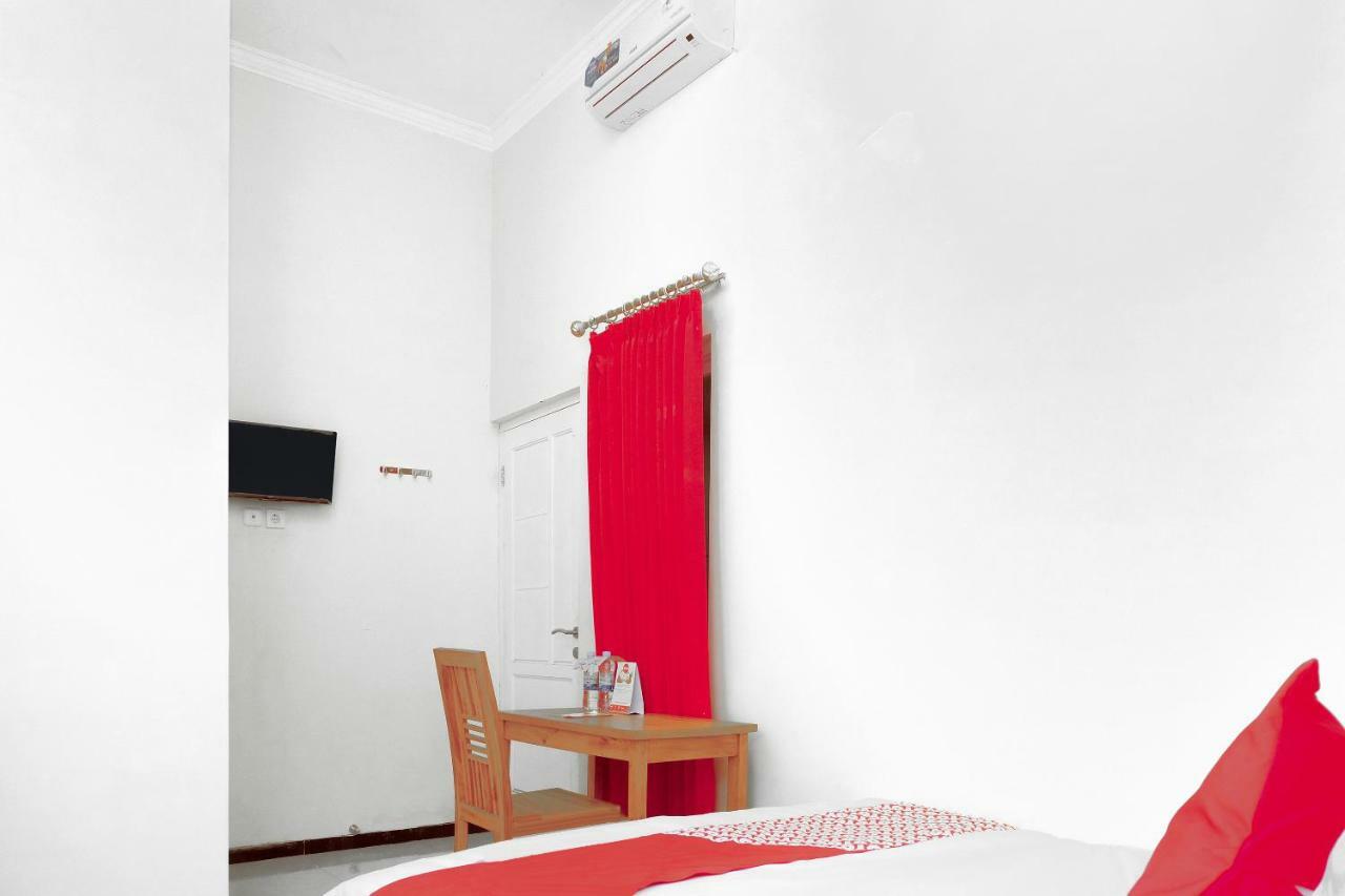 Oyo 314 Emas 23 Guest House Syariah Malang Buitenkant foto